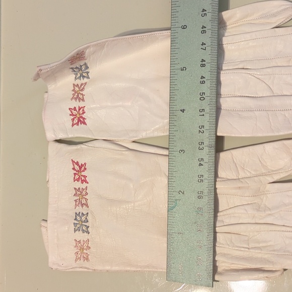 Vintage Lot- Child's Leather gloves - Picture 3 of 5